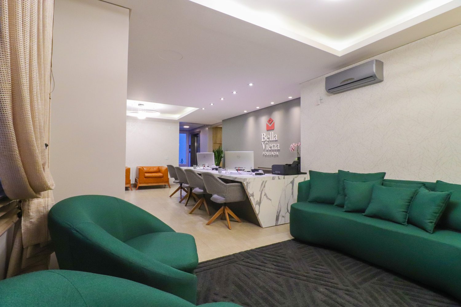 Recepção e lounge da Bella Viena